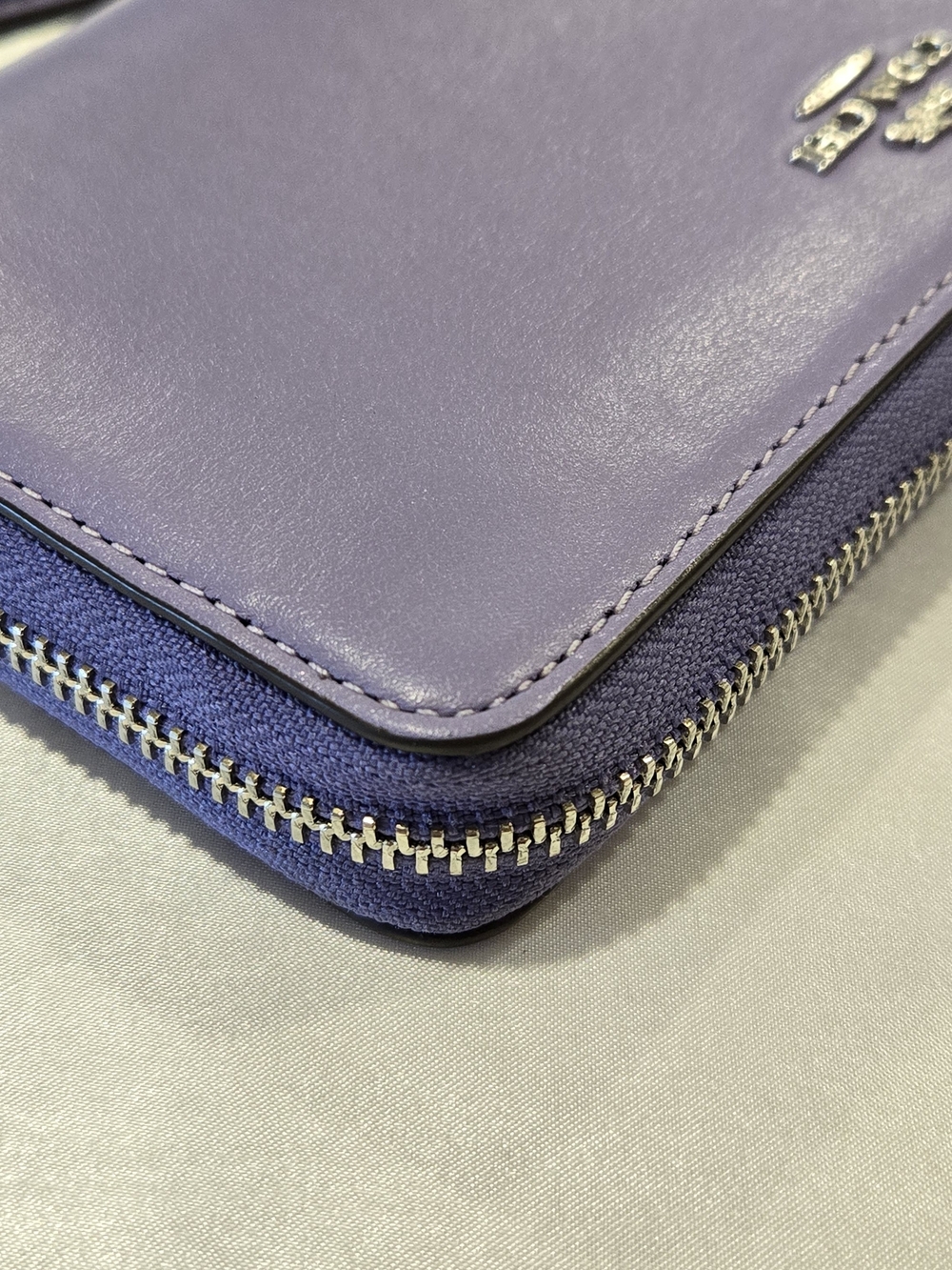 Coach Light Violet Leather Zip Around Wallet with Detachable Wrist Strap - Picture 4 of 15